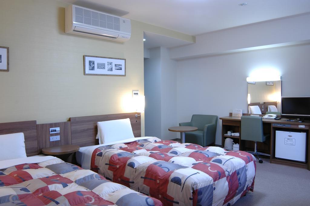 Hotel Econo Tsu Station Buitenkant foto